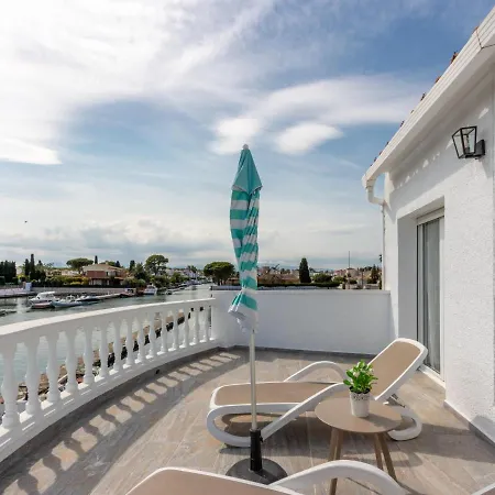 Holiday Peni By Interhome